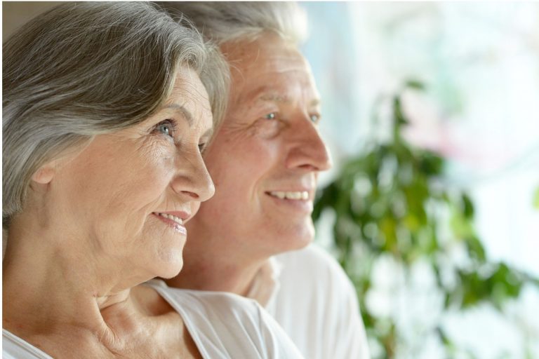 Grand parents ayant obtenu le super visa pour rester avec leur enfants pendant deux ans au Canada