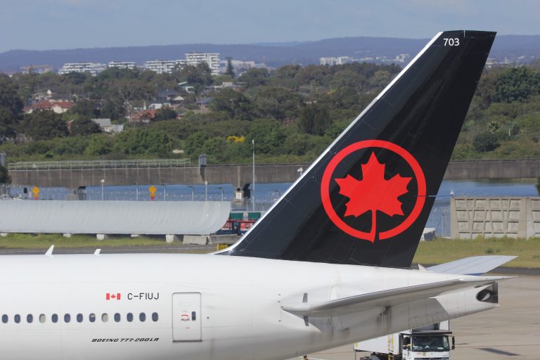 Mesures covid pour les voyages au Canada par avion
